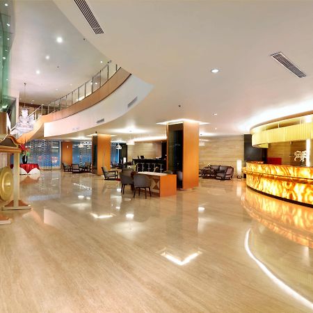 Golden City Hotel And Convention Center - Chse Certified Semarang Exteriör bild