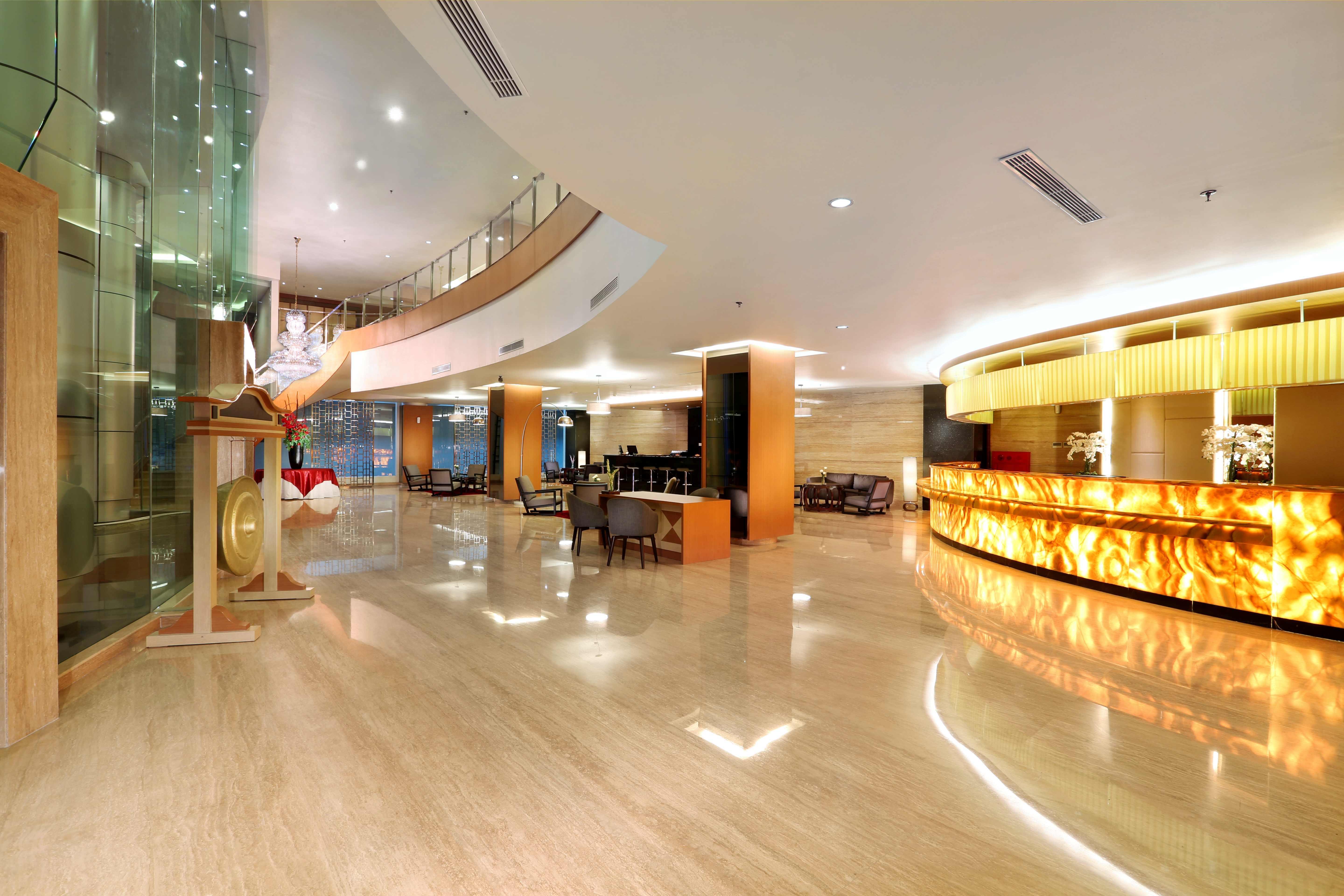 Golden City Hotel And Convention Center - Chse Certified Semarang Exteriör bild