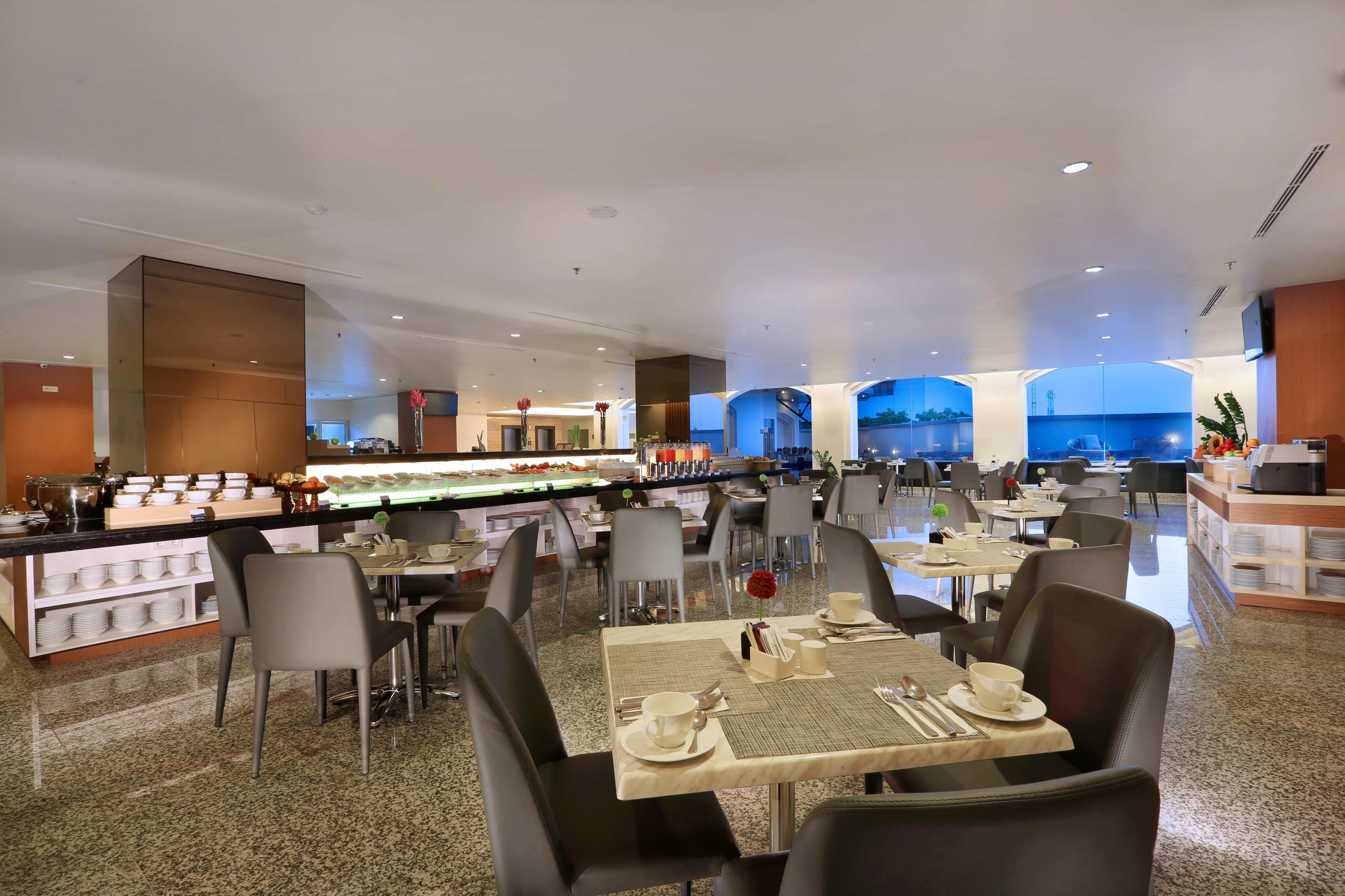 Golden City Hotel And Convention Center - Chse Certified Semarang Exteriör bild