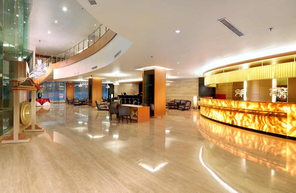 Golden City Hotel And Convention Center - Chse Certified Semarang Exteriör bild