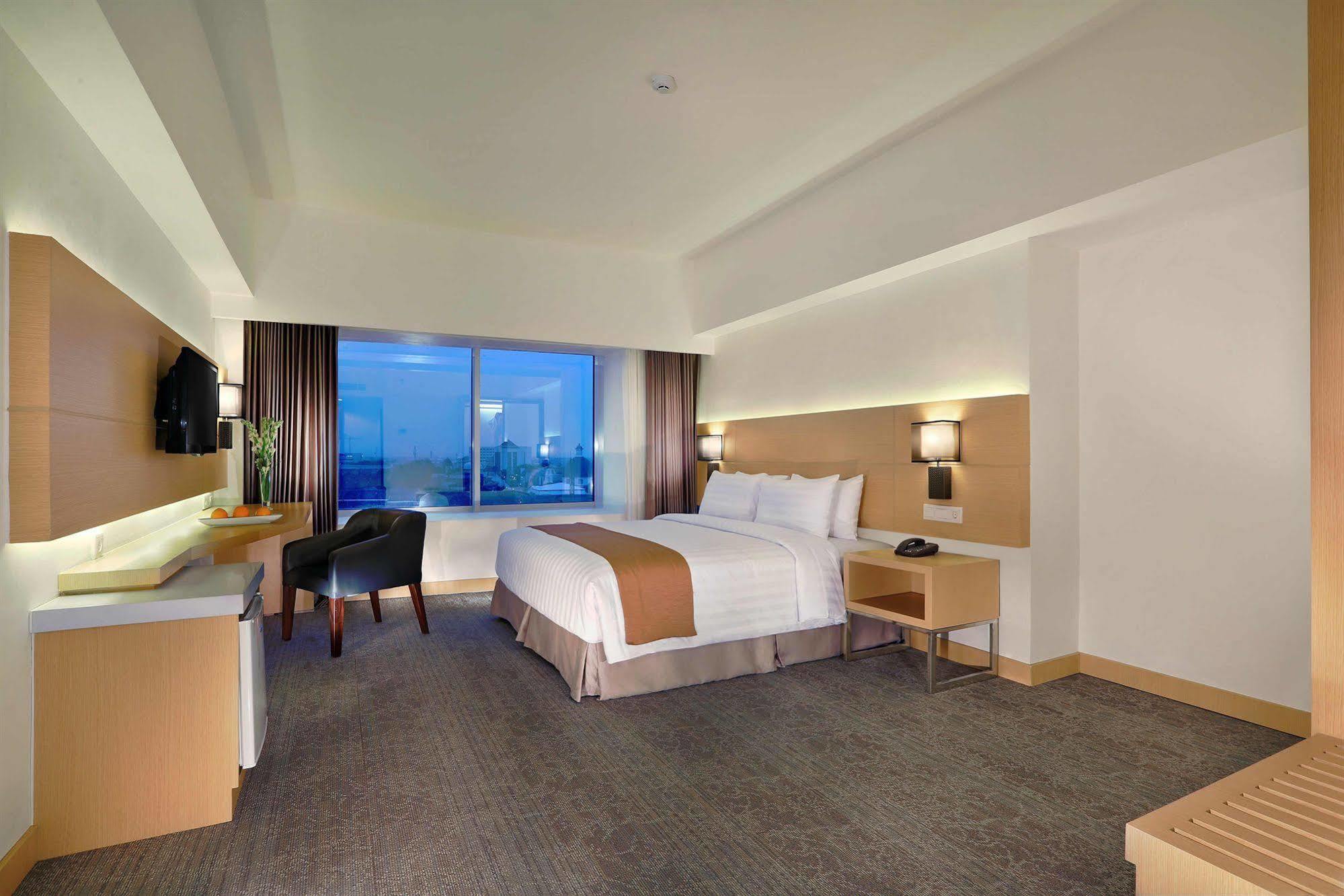 Golden City Hotel And Convention Center - Chse Certified Semarang Exteriör bild