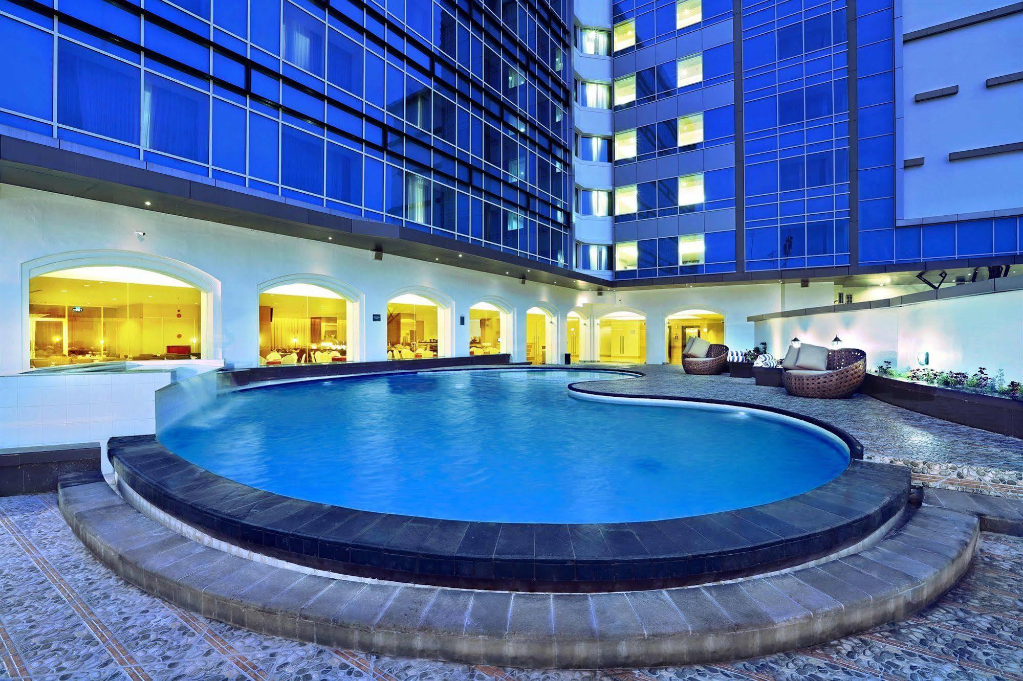 Golden City Hotel And Convention Center - Chse Certified Semarang Exteriör bild