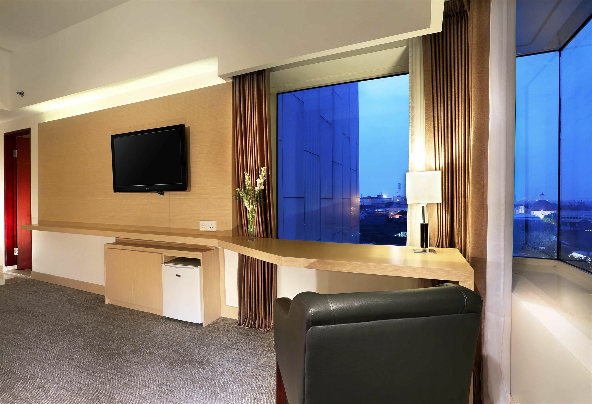 Golden City Hotel And Convention Center - Chse Certified Semarang Exteriör bild