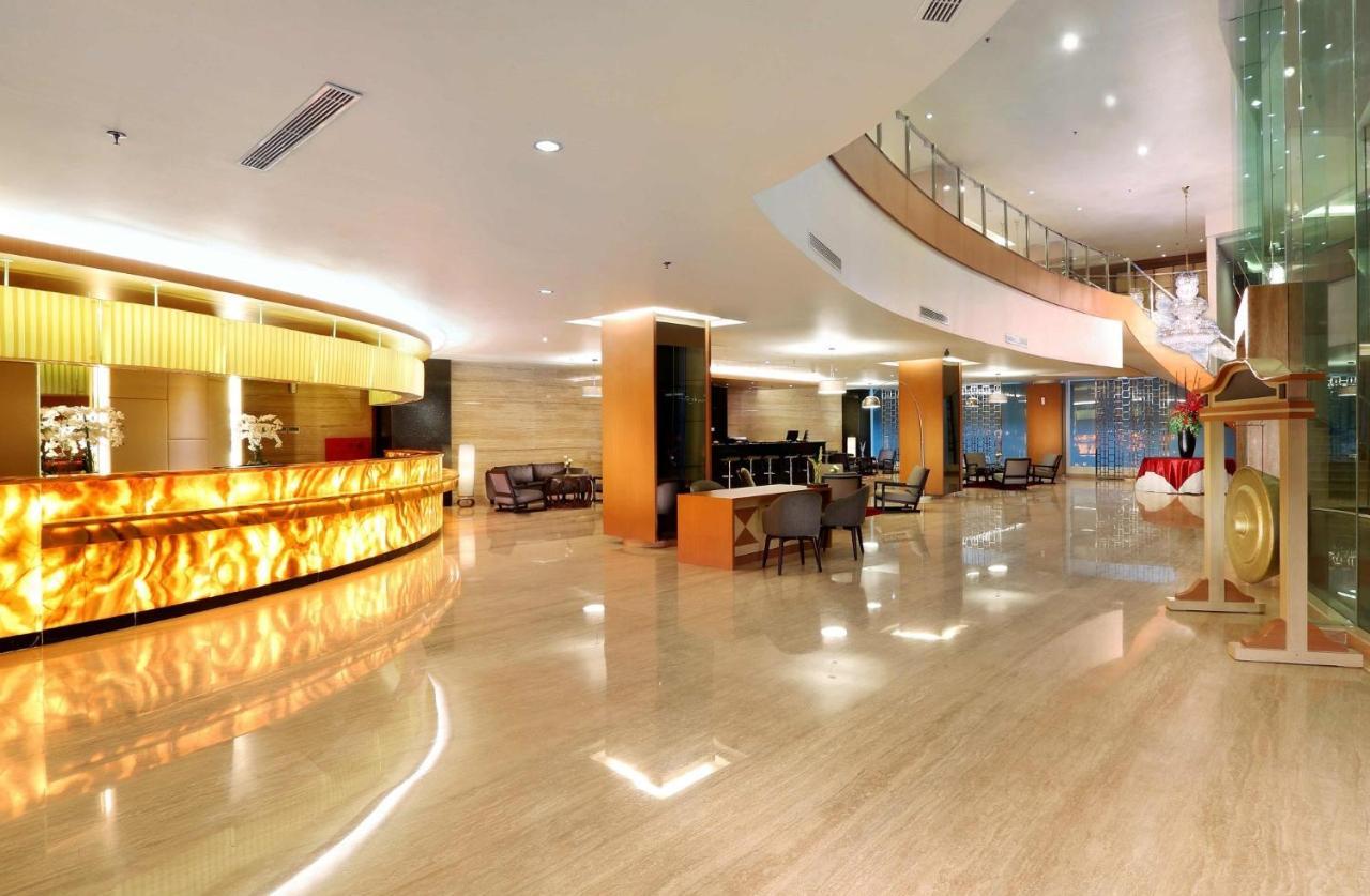 Golden City Hotel And Convention Center - Chse Certified Semarang Exteriör bild